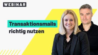Zwei lächelnde Personen vor gelbem Hintergrund neben Schriftzug 'Transaktionsmails richtig nutzen' und 'WEBINAR'
