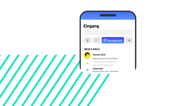 Smartphone mit Newsletter, Absender und Betreffzeile „DEINE NEWS ZUM SAISONSTART“.