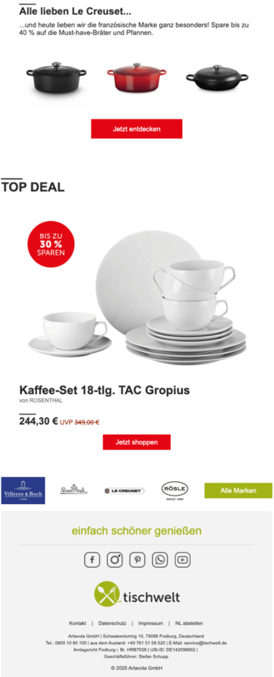 Weißes 18-teiliges Kaffee-Set 'TAC Gropius' gestapelt auf weißem Hintergrund